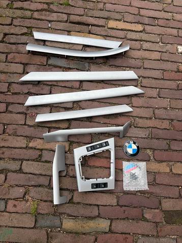 BMW E46 Interieurlijsten Zilver + Badges beschikbaar voor biedingen