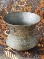 Mooie antieke Oosterse pot van bewerkt koper 17,2 cm., Ophalen of Verzenden, Koper