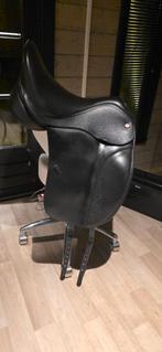 K&M Dressuurzadel, Hoge Schoft, 17,5 inch, Dieren en Toebehoren, Paarden en Pony's | Zadels, Ophalen, Zo goed als nieuw, Dressuur