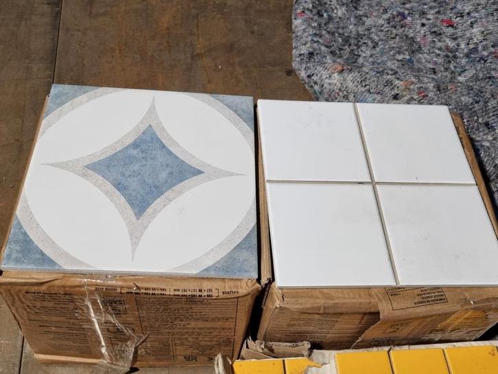 Vloertegels wit en blauw - 2m2, Hobby en Vrije tijd, Knutselen, Zo goed als nieuw, Ophalen