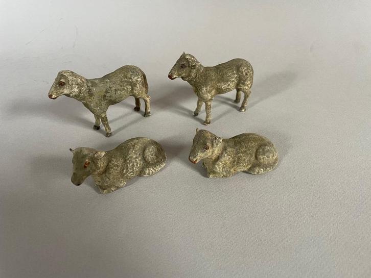 Vier antieke schapen van papier maché meer dan 100 jaar oud, Diversen, Kerst, Ophalen of Verzenden