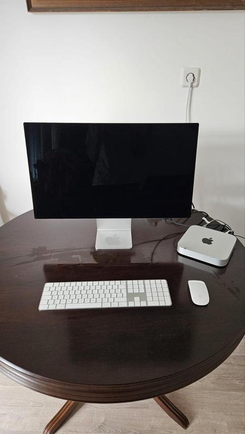 Apple Studio Display 27 inch met keyboard/ muis en mac mini, Computers en Software, Apple Desktops, Zo goed als nieuw, Mac Mini
