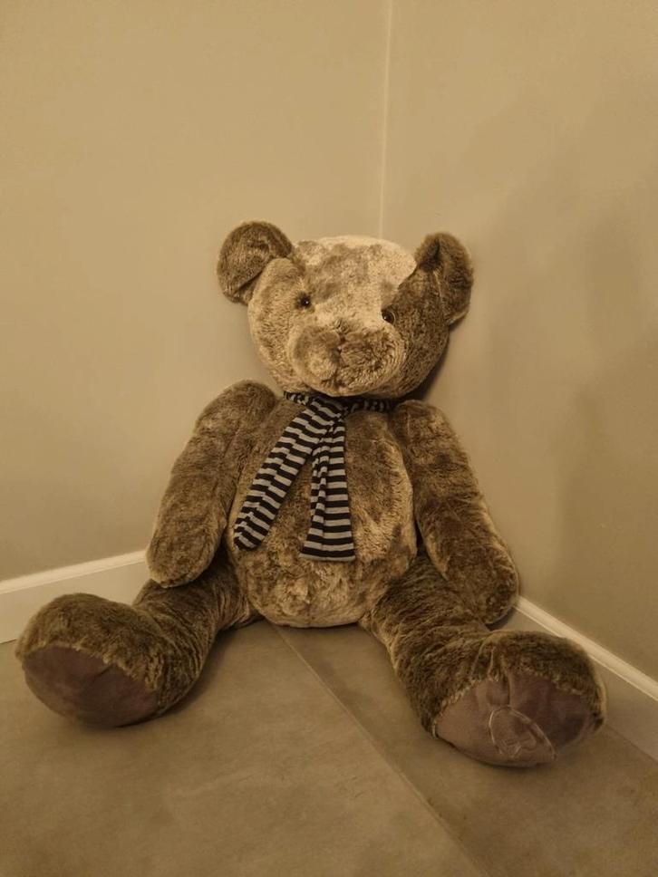 Riverdale beer Teddy grijs zittend groot, Verzamelen, Beren en Cherished Teddies, Zo goed als nieuw, Stoffen beer, Overige merken