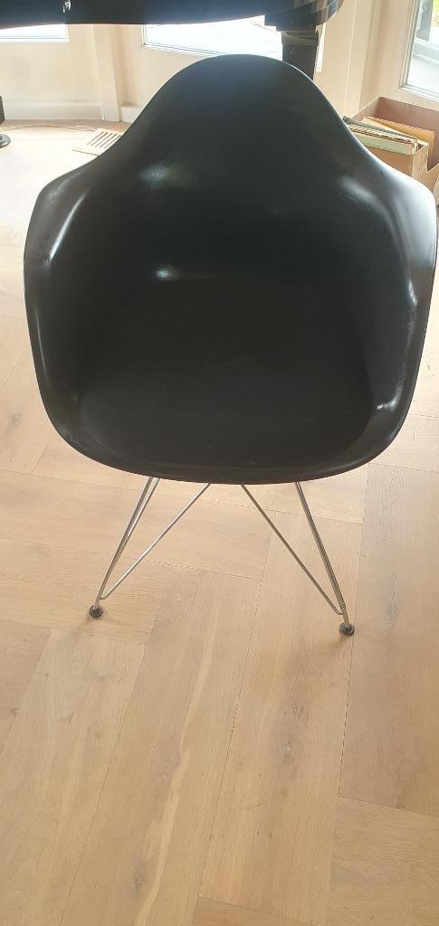 VITRA eetkamerstoel, Huis en Inrichting, Stoelen, Zo goed als nieuw, Vier, Kunststof, Zwart, Ophalen
