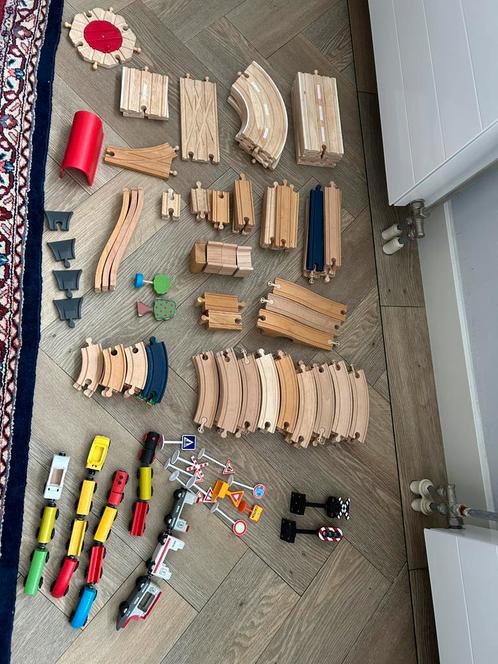 Grote set houten treinbanen oa brio, Kinderen en Baby's, Speelgoed | Houten speelgoed, Zo goed als nieuw, Overige typen, Ophalen