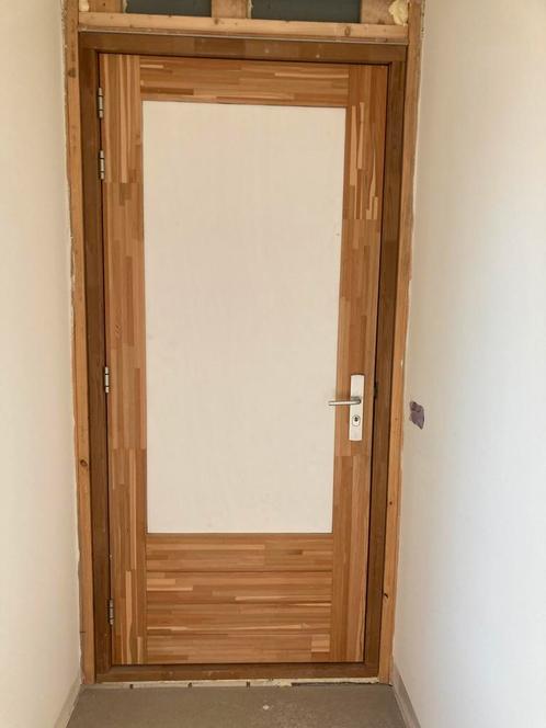 Kozijn van Finti met deur van komo Lariks en veiligheid h&s, Doe-het-zelf en Verbouw, Kozijnen en Schuifpuien, Zo goed als nieuw