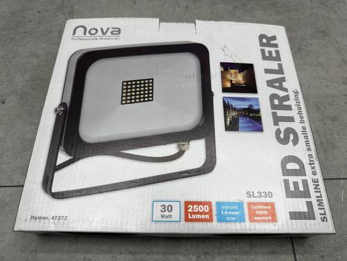 NOVA LED Straler SL330 - B1438, Huis en Inrichting, Lampen | Spots, Nieuw, Led, Ophalen