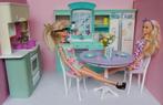 BA73 Barbie in haar blauwe keuken met 2 Barbies, Verzamelen, Ophalen of Verzenden, Gebruikt, Overige typen