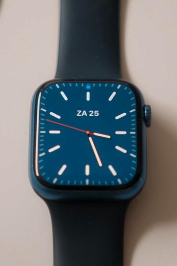 Apple Watch series 7 (45mm) blauw incl. bandje en laadkabel beschikbaar voor biedingen