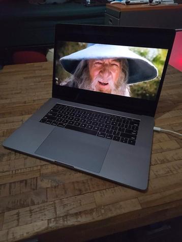 MacBook Pro 15" 2016 - 2,6GHz - 256GB Touch Bar beschikbaar voor biedingen
