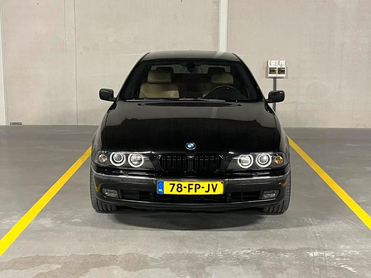 BMW 5-Serie 3.5 535I AUT 2000 Zwart, Auto's, BMW, Particulier, 5-Serie, Achteruitrijcamera, Airbags, Airconditioning, Alarm, Apple Carplay