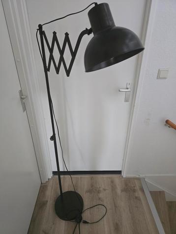 Mooie vloerlampen (2x) - Weinig gebruikt! beschikbaar voor biedingen