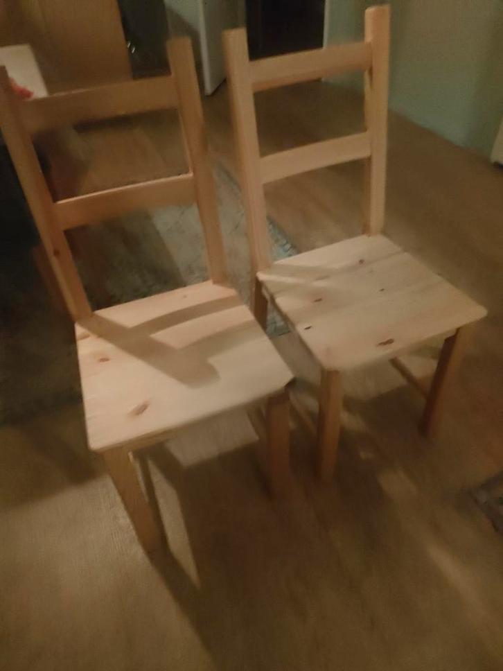 Gratis Ivar stoelen (beschadigd), Huis en Inrichting, Stoelen, Gebruikt, Twee, Hout, Bruin, Ophalen
