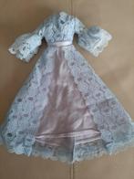 barbie Petra Plasty vintage lichtblauwe jurk met kant, Ophalen of Verzenden, Gebruikt, Kleertjes