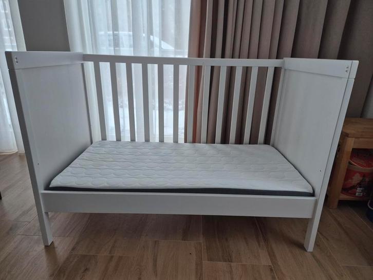 Kinder bedje / speelbank, Kinderen en Baby's, Kinderkamer | Bedden, Gebruikt, Minder dan 140 cm, Minder dan 70 cm, Matras, Ophalen