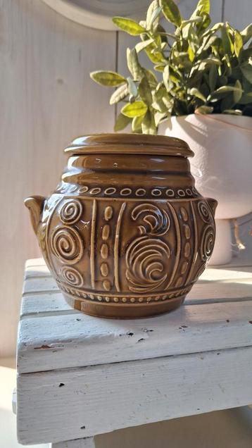 Vintage aardewerk pot met deksel, DDR, sierlijke pot, reliëf beschikbaar voor biedingen