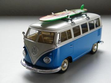 Modelauto Volkswagen bus T1 Transsporter + Surfboard 1:24