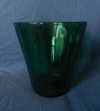Groene glazen vaas met verticale optiek Maastricht? h. 16,3, Ophalen of Verzenden