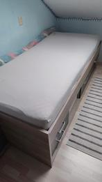 Bed en bureau, Ophalen