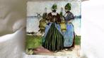 Jugendstilltegel,ca.1910,w.s.Distel, klederdracht Walcheren, Antiek en Kunst, Ophalen of Verzenden