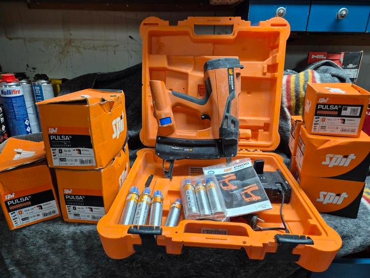 Spit Pulsa 800P Nagelpistool met Accessoires, Doe-het-zelf en Verbouw, Gereedschap | Overige machines, Zo goed als nieuw, Ophalen