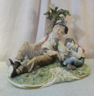 Prachtig Capodimonte Beeld - Opa en Kleinzoon - 30x24x26 beschikbaar voor biedingen