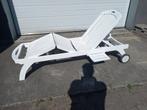 Hardhouten ligbed in wit, Tuin en Terras, Ophalen, Gebruikt, Hout, Verstelbaar
