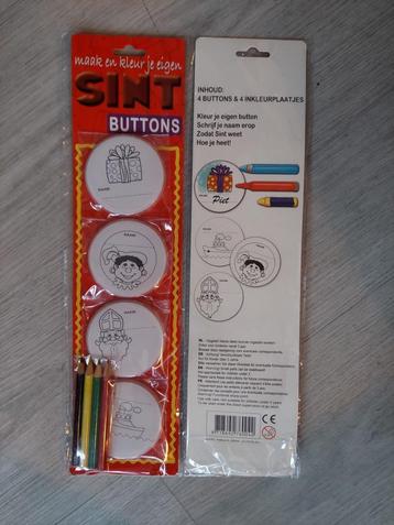 Set buttons Sint / Piet met kleurtjes om zelf in te kleuren beschikbaar voor biedingen