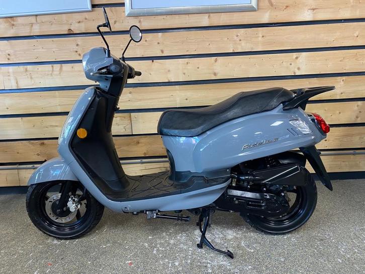 SYM Bromscooter Fiddle II (BLACK november NU 10% korting), Fietsen en Brommers, Scooters | SYM, Gebruikt, Fiddle, Benzine