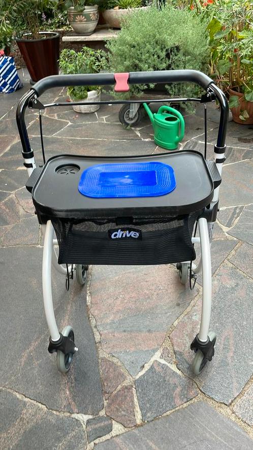 Drive binnen rollator met dienblad en antislipmat. Zgan, Diversen, Rollators, Zo goed als nieuw, Lichtgewicht, Ophalen