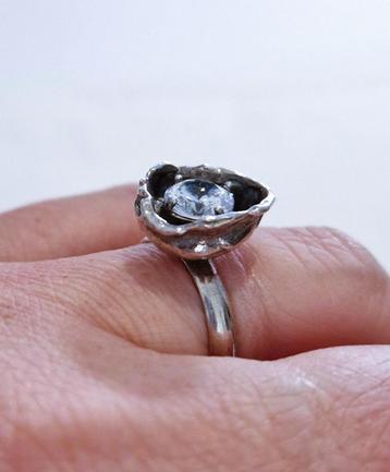 Maat 17 - Prachtige zilveren (925) DESIGN ring met ZIRKONIA beschikbaar voor biedingen