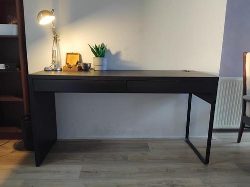 IKEA MICKE bureau 142x50 zwartbruin, Huis en Inrichting, Bureaus, Zo goed als nieuw, Bureau, Ophalen