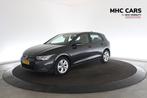 Volkswagen Golf 1.0 eTSI Life (bj 2021, automaat), Stof, Met garantie (alle), 23 km/l, Bedrijf