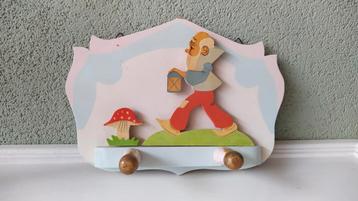 Vintage houten kleur & profiel  J Snel ten kapstok beschikbaar voor biedingen