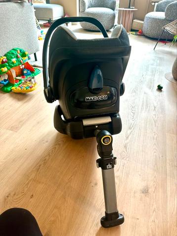 Maxi cosi met Easyfix Isobase beschikbaar voor biedingen