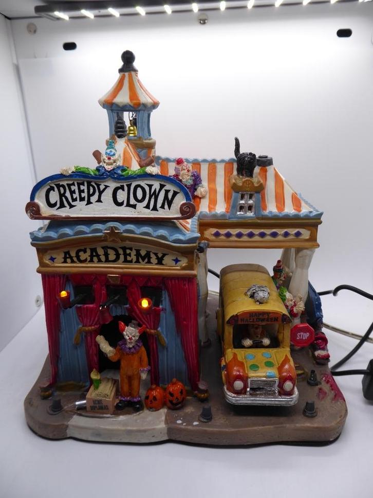 Lemax Spookytown item  -  Creepy clown academy, Diversen, Kerst, Nieuw, Verzenden
