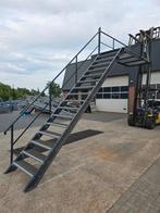 Stalen trap met bordes antraciet. Hoog 3,3 mtr. Nob074, Doe-het-zelf en Verbouw, Ladders en Trappen, Ophalen, Zo goed als nieuw