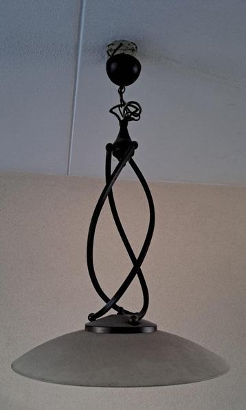 zware kwaliteit hanglamp bruin metaal met beige glazen kap beschikbaar voor biedingen