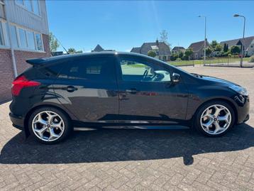 Ford Focus 2.0 Ecoboost 184KW 5-D 2012 Zwart beschikbaar voor biedingen