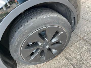 Tesla Model Y wieldoppen zwart beschikbaar voor biedingen