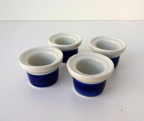 Vier eierdoppen wit met blauw Koka Rörstrand Sweden 3644-k, Antiek en Kunst, Antiek | Keramiek en Aardewerk, Ophalen of Verzenden