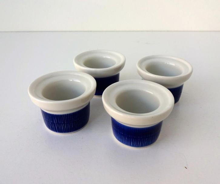 Vier eierdoppen wit met blauw Koka Rörstrand Sweden 3644-k, Antiek en Kunst, Antiek | Keramiek en Aardewerk, Ophalen of Verzenden