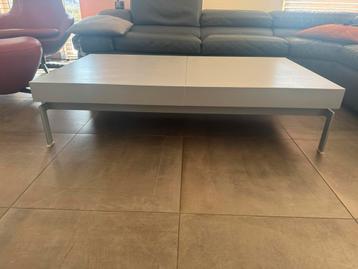 Moderne salontafel zilver beschikbaar voor biedingen