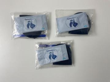 3 amenity kits van de KLM (geen toilettasjes)