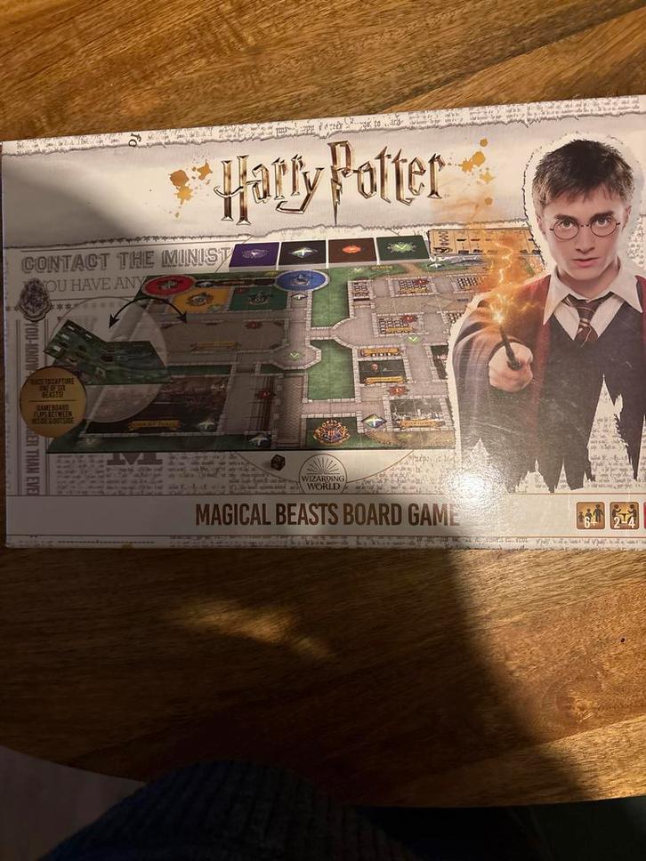 Harry Potter Magical Beasts Bordspel, Hobby en Vrije tijd, Gezelschapsspellen | Bordspellen, Zo goed als nieuw, Een of twee spelers