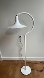 Vintage wit metalen vloerlamp heksenhoed, Huis en Inrichting, Lampen | Vloerlampen, Ophalen, Gebruikt, 150 tot 200 cm