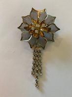 Vintage goudkleurige strass costume jewelry goudkleur broche, Sieraden, Tassen en Uiterlijk, Antieke sieraden, Ophalen of Verzenden