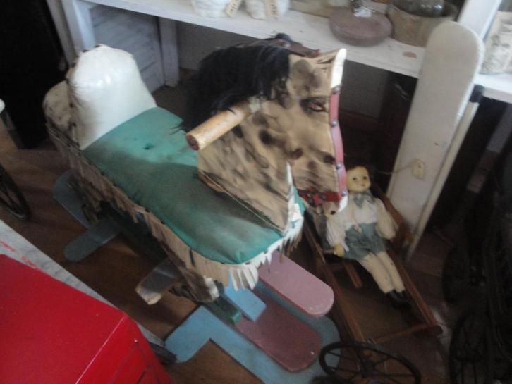 antiek hobbelpaard met mooie pop, Antiek en Kunst, Curiosa en Brocante, Ophalen of Verzenden