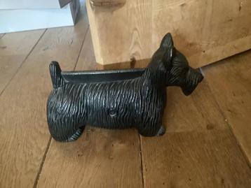 Brocante gietijzeren laarzenschraper zwarte terrier beschikbaar voor biedingen