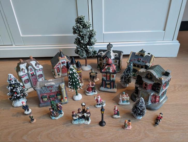 Veel leuke kersthuisjes voor in kerstdorp met kerst figuren, Verzamelen, Speelgoed, Zo goed als nieuw, Ophalen of Verzenden